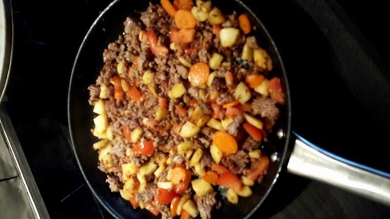 1 pan gerechts pastinaak, wortel, tomaat en gehakt