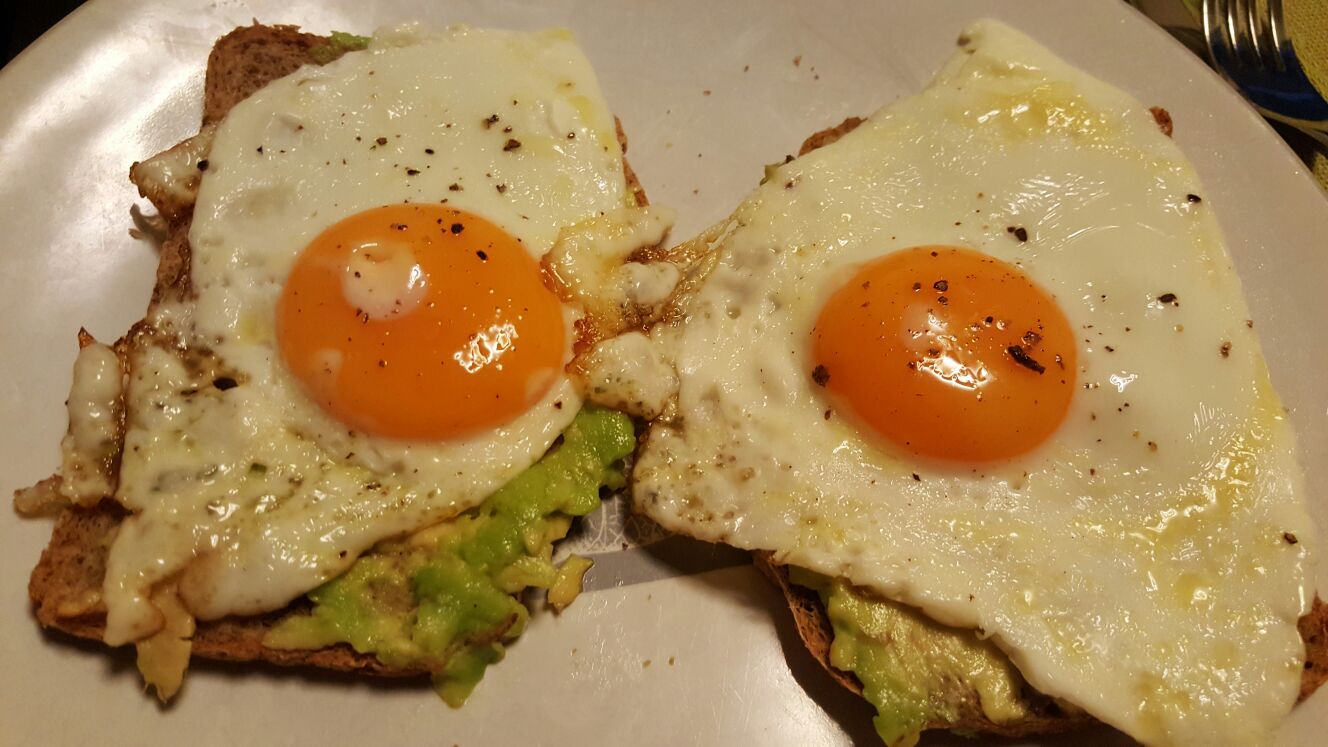 Avocado ei op getoast brood